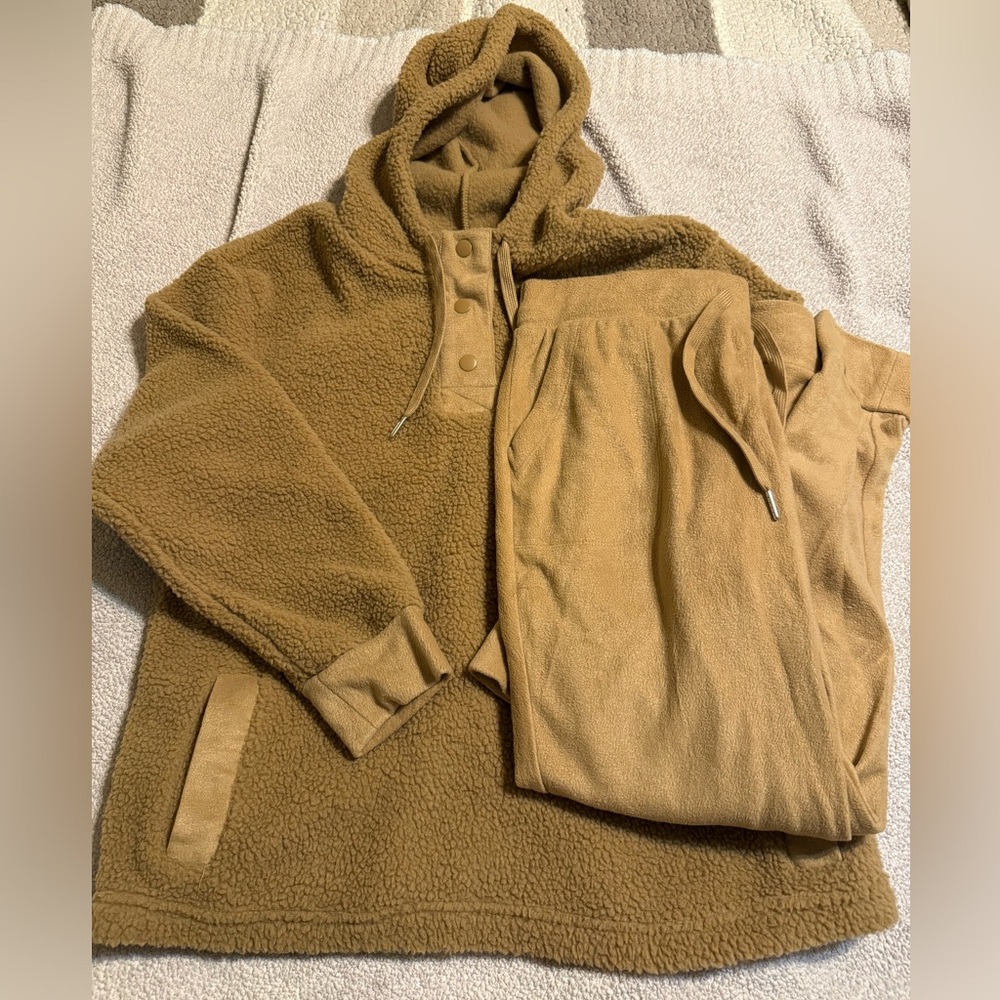 Koolaburra by Ugg Hoodie and Pants Set